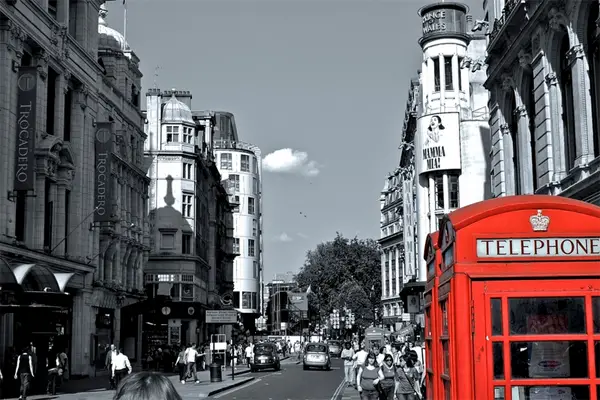 28-red-call-box-london