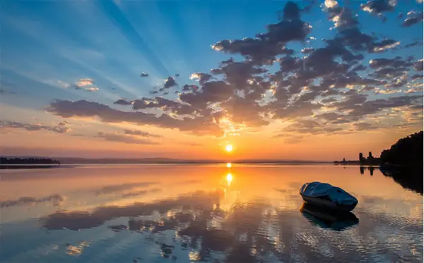 Photo by Philipp Hilpert: sunsat on the lake