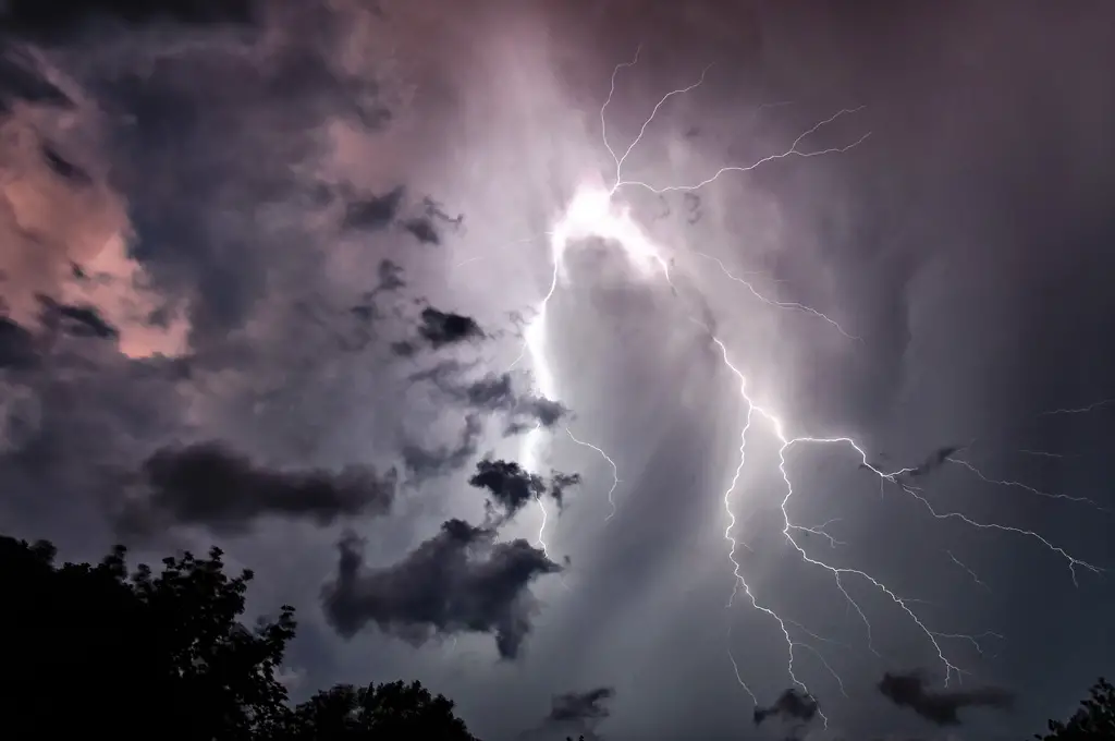 Bolts of lightning at night.
