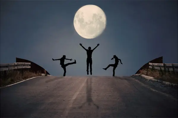 Catch the Moon: 100 Magnificent Moon Photos You Have Never Seen Before