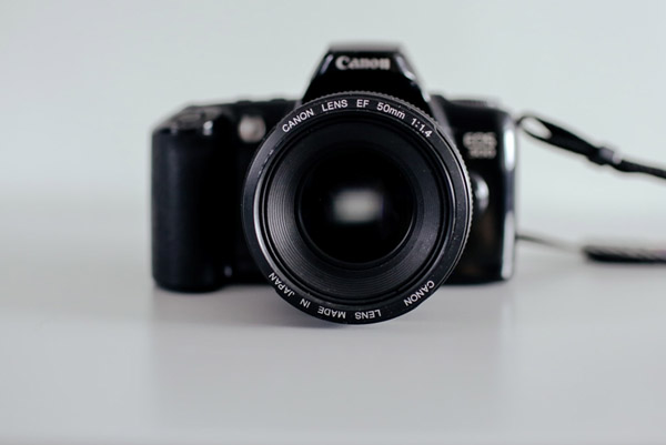 Canon EF lens on older body